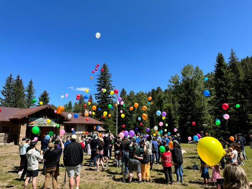 Campers releasing balloons.